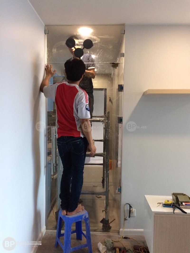 lắp cửa kính thủy lực nhà anh Chu Trường Trinh